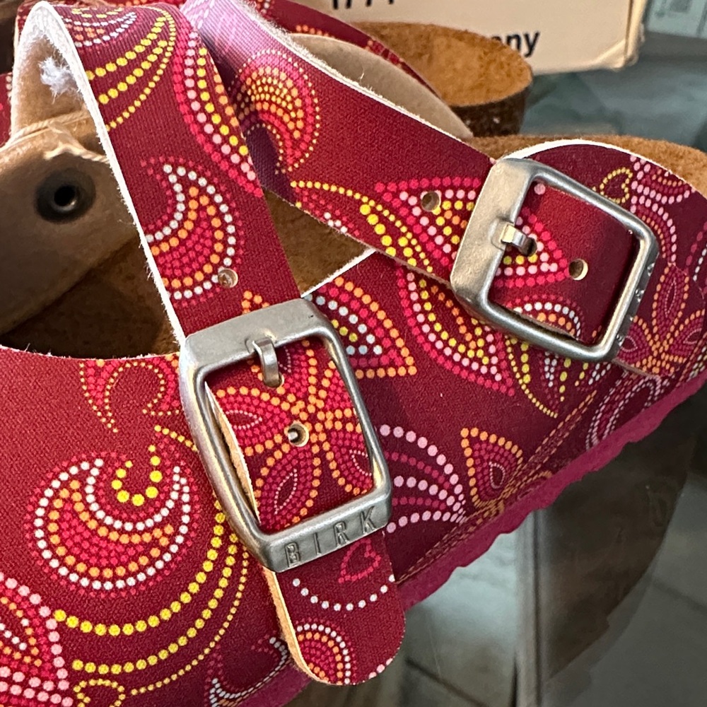 New in Box Birkenstock Dorian Kids Red Paisley Sandals sz 10-10 1/2 ( 28 ) - Picture 3 of 10